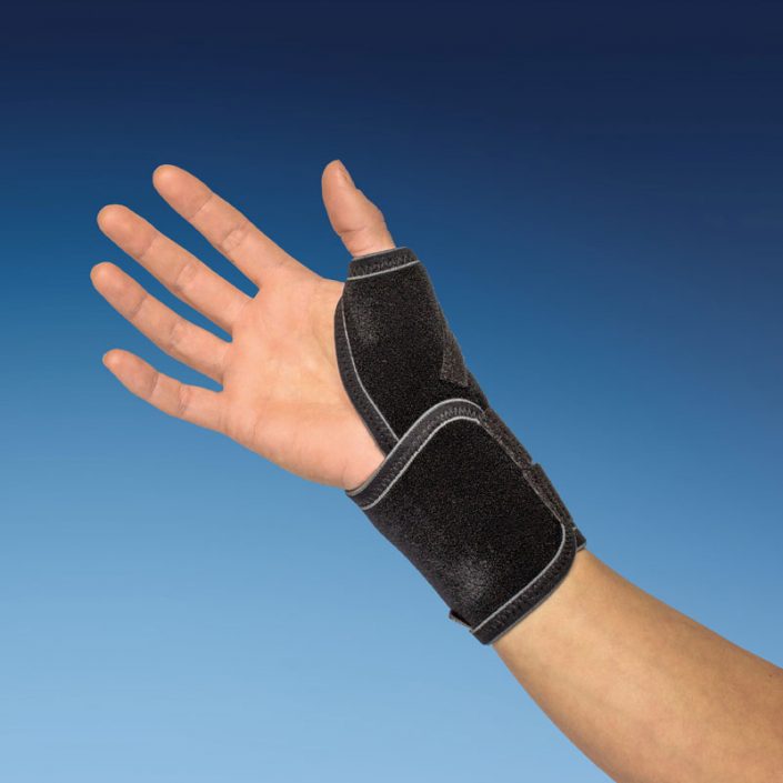 thumb brace with adjustable splint